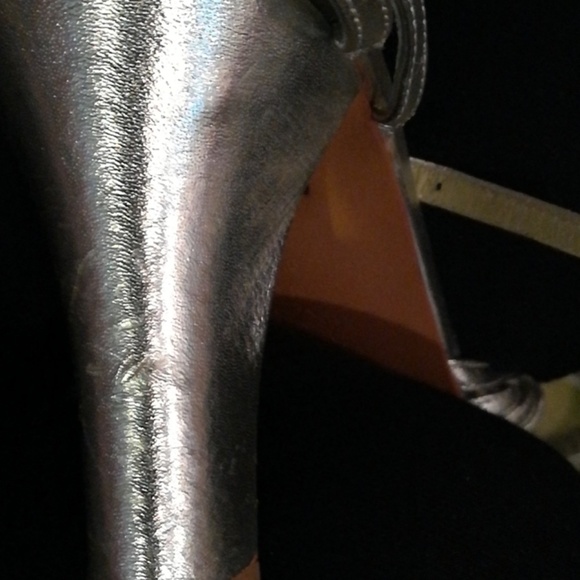 Silver NYLA heels - Picture 7 of 7